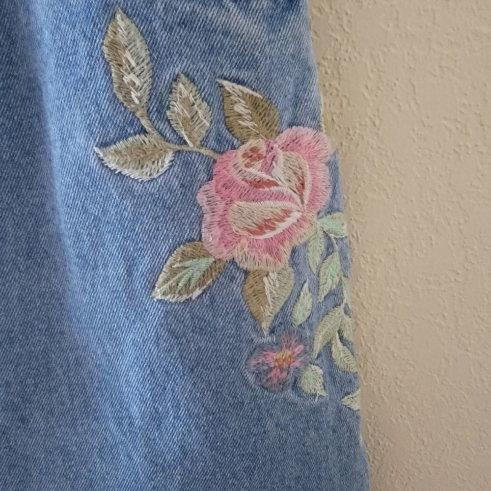 Vintage 90s Together Light Wash Embroidered Mom Jeans. Size 12 - Picture 3 of 6